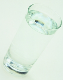 玻璃杯中的水