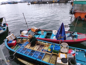 香港西贡码头小船卖海鲜