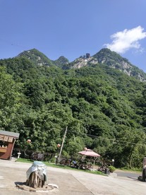 绿山蓝天
