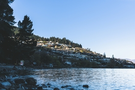 群山大海树木风景城镇