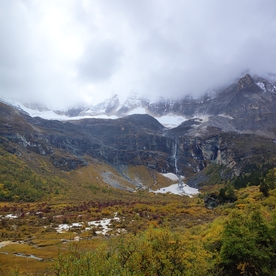 亚丁山