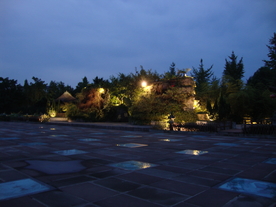 夜晚广场