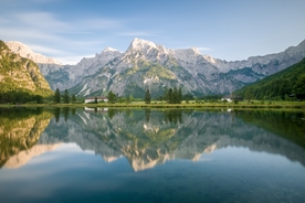 山水湖泊美景