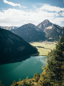 山水湖泊美景