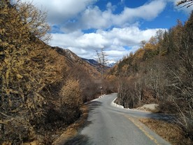 稻城亚丁  雪山  景区公路