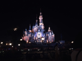 夜空下的城堡