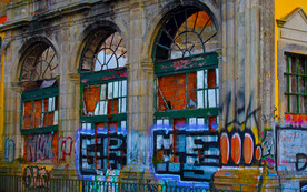 带有涂鸦的废弃建筑波尔图港口