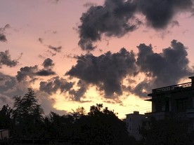 乌云密布彩霞满天天空之境