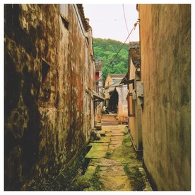 湖边徒步老巷子