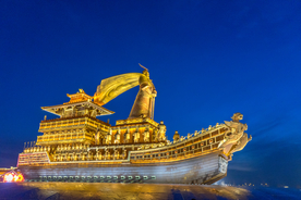 西安昆明池汉武帝雕像夜景