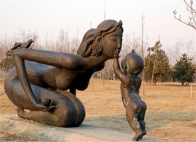 母与子雕塑
