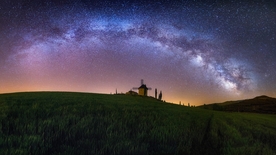 草原风车天空星空风景