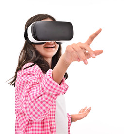 头戴VR眼镜的人物