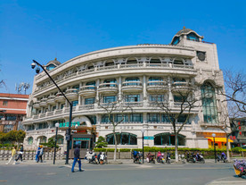 西湖边的建筑