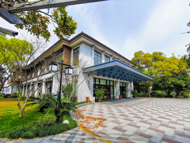 西湖边的建筑