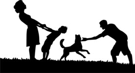 一家人愉快玩耍剪影