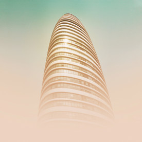 耸入云端的高层建筑物