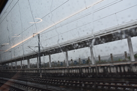 下雨铁路站台
