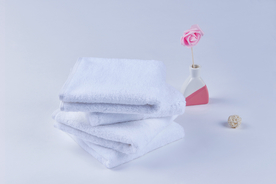 毛巾堆叠卷起图片