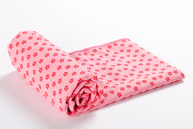 毛巾堆叠卷起图片