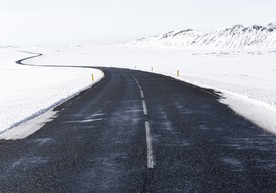 马路上雪景