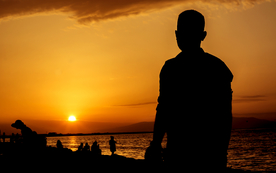 人物剪影轮廓摄影图片