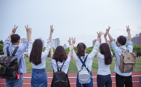 学生毕业背影素材