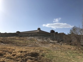 嘉峪关外眺望关城