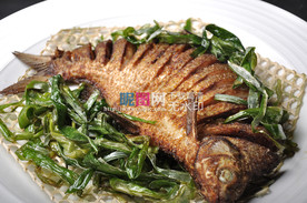 葱烤大鲫鱼