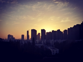 夕阳下的房地产