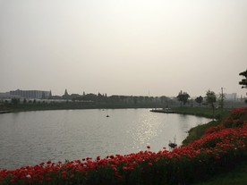 日出湖面