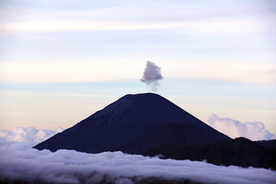 火山熔岩熔浆图片