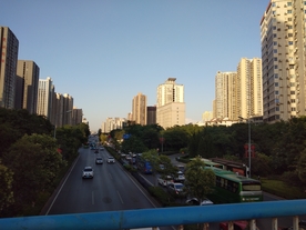 站在天桥拍西安
