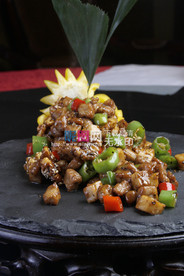 黑椒桃仁肉丁