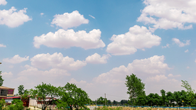 蔚蓝天空