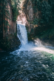 山间流水