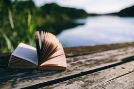 书本看书读书阅读办公图片