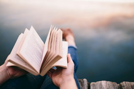 书本看书读书阅读办公图片