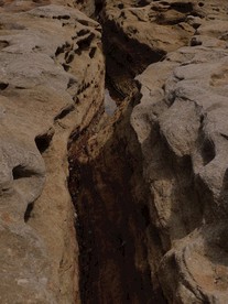 峡谷 小溪
