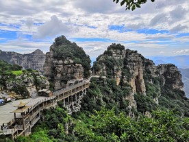 白石山栈道美景