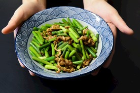 蒜苔炒肉
