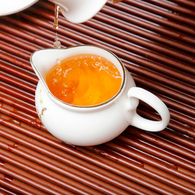 红茶  茶叶  茶汤  汤清