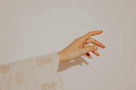 纤纤玉手