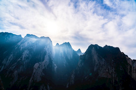 飘渺的华山群峰