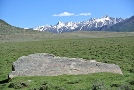 蓝天白云山峰