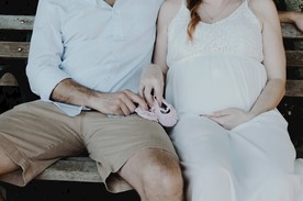 婴儿 宝宝 脚丫 羽毛 摄影