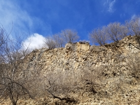 风景图片 山崖 蓝天白云