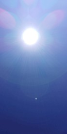 蓝天太阳光晕
