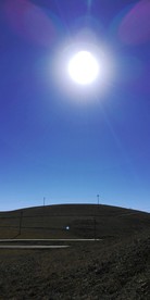 草原蓝天太阳光晕