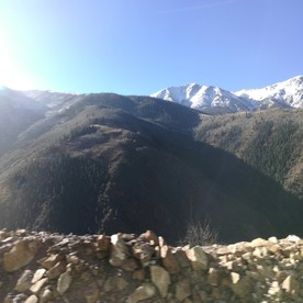 蓝天雪山山峰